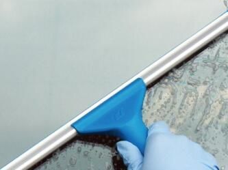 高空進(jìn)行玻璃清潔作業(yè)的時(shí)候，要注意什么呢？