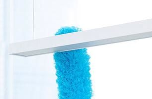 全屋干清潔 —— 清除浮塵，避免濕擦成泥